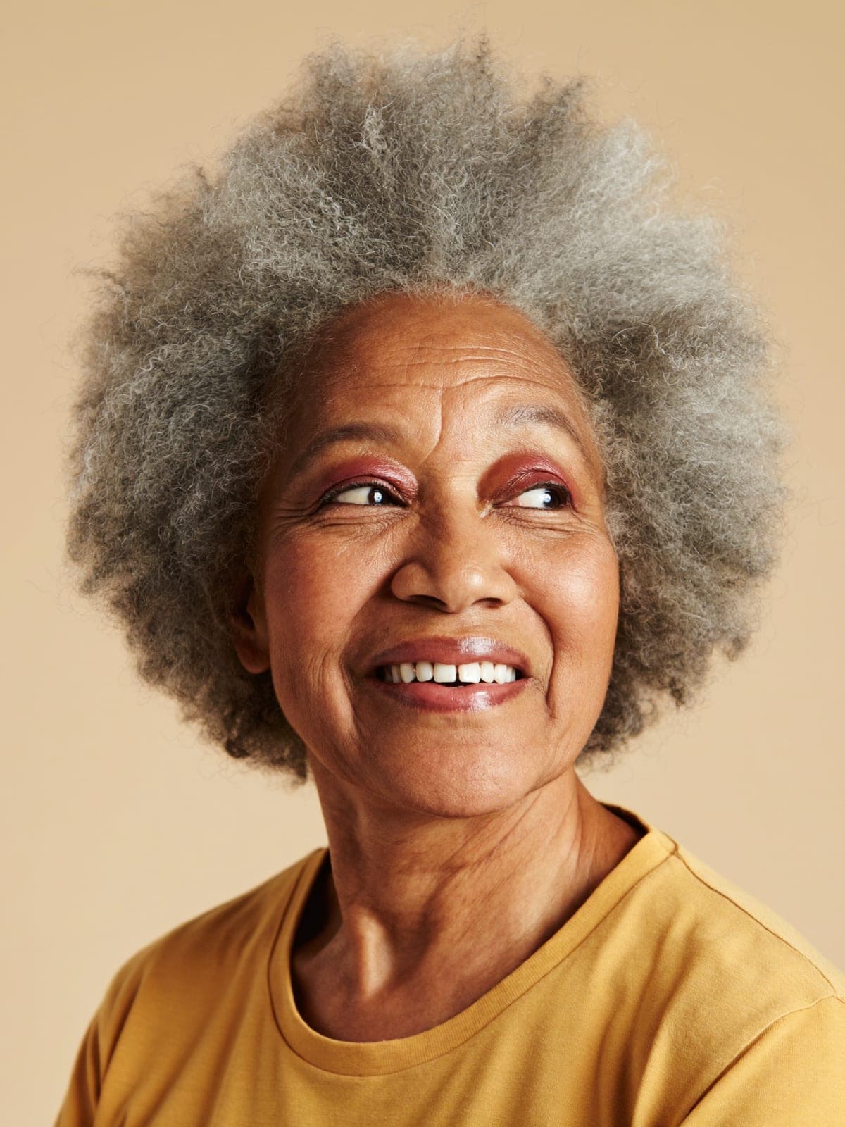 Una mujer sonriendo